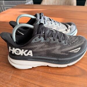 Hoka One One Clifton 9 Women Size 8B 1127896 BWHT Black White Running Shoes